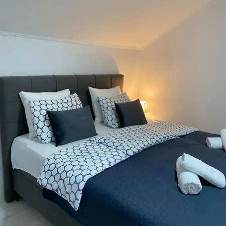 La Casa -family House Villa