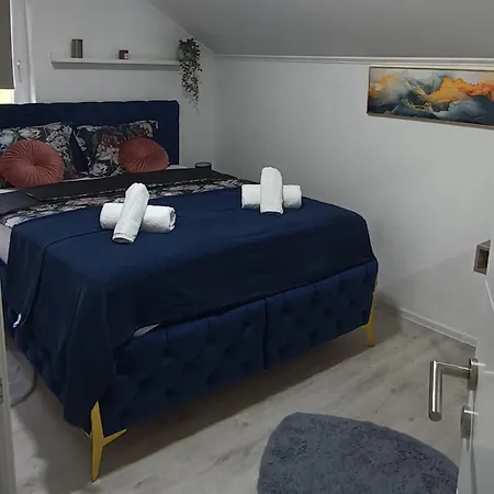 La Casa -family House