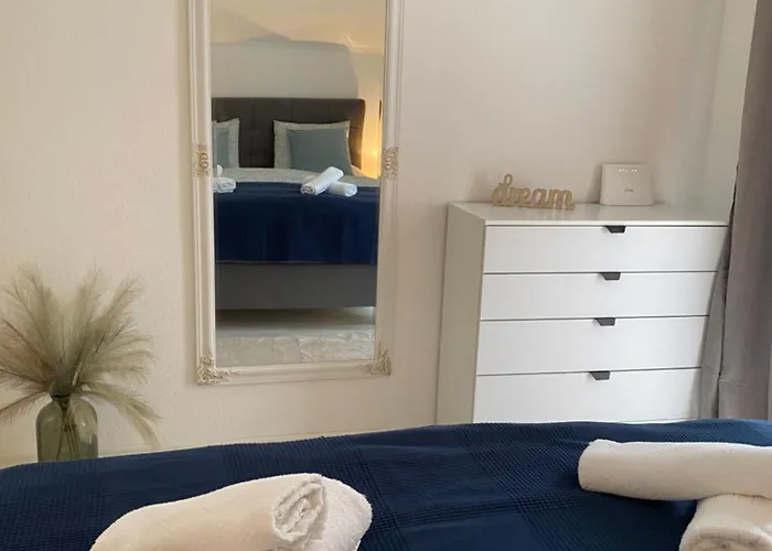 La Casa -family House Villa