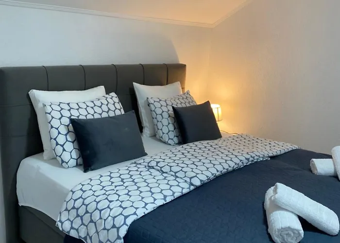 La Casa -family House Villa